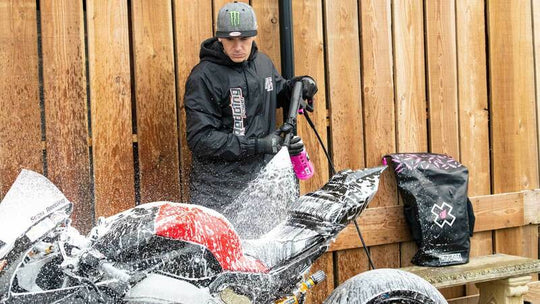 Muc-off Beka Moto lavage3
